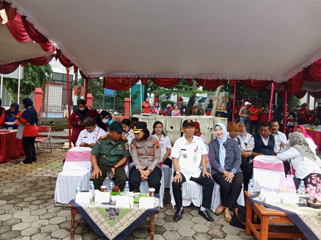 Bazar dan Cooking Class di Kelurahan Sendangguwo Meriah, Camat Tembalang dan Seluruh Lurah Hadir