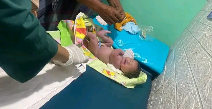 Bayi Perempuan Ditemukan Hidup di Selokan Ngablak Kidul, Diduga Dibuang Sejak Siang Hari