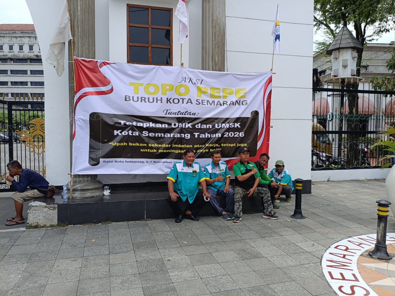 Aksi Topo Pepe Buruh Kota Semarang Menuntut Wali Kota Tetapkan UMK dan UMSK