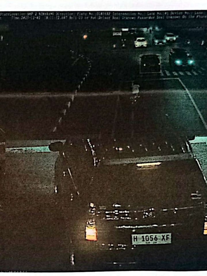 Mobil Dinas Berplat Putih Berulah Terobos Lampu Merah, Pejabat Dinilai Abai Keteladanan