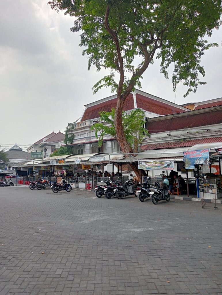 PKL Alun-Alun Timur Resah, Perencanaan Drainase Dinilai Abaikan Pedagang