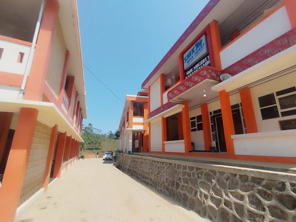 Proyek USB SMKN 1 Karangjambu Rp3,4 Miliar Disorot, Jurnalis Meteor Temukan Sejumlah Dugaan